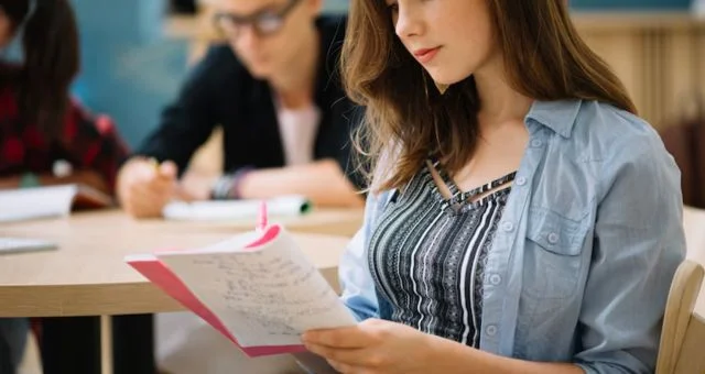 cómo deducir intereses de préstamos estudiantiles en la declaración