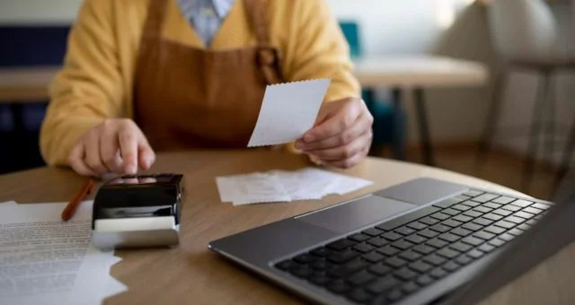 cómo mejorar el flujo de caja para pagar deudas empresariales